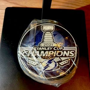 2021 Tampa Bay Lightning Stanley Cup Champions Puck.